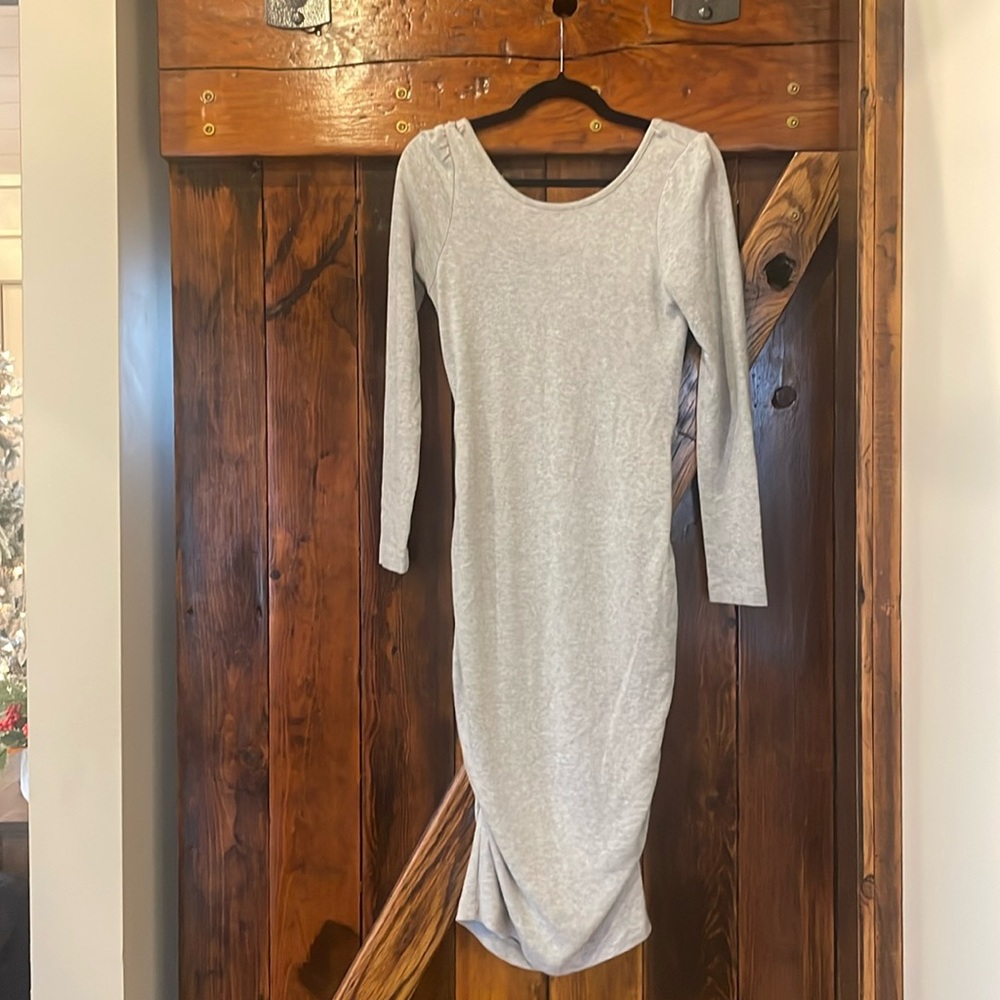 Gorgeous fall or winter lawn dress from tart. Size small gray.